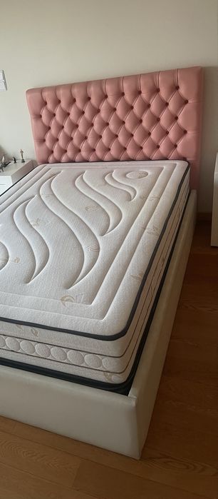 Cama solteiro em pele