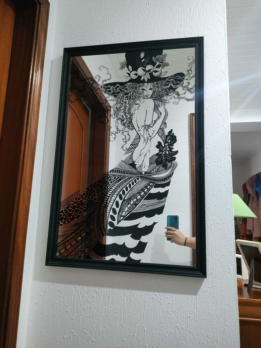 Quadro espelho com desenho