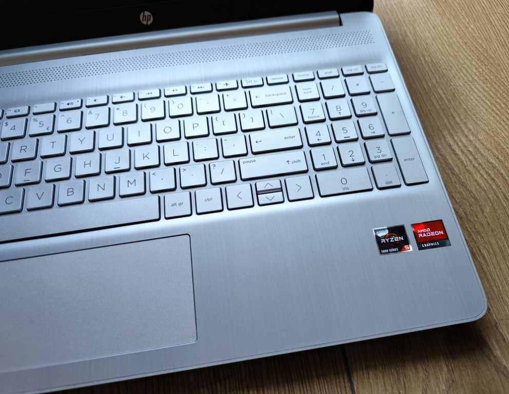 Laptop HP 15-perfekt  /Ryzen5- 8 rdzeni/ RAM 8GB DDR4,dysk 512 SSD