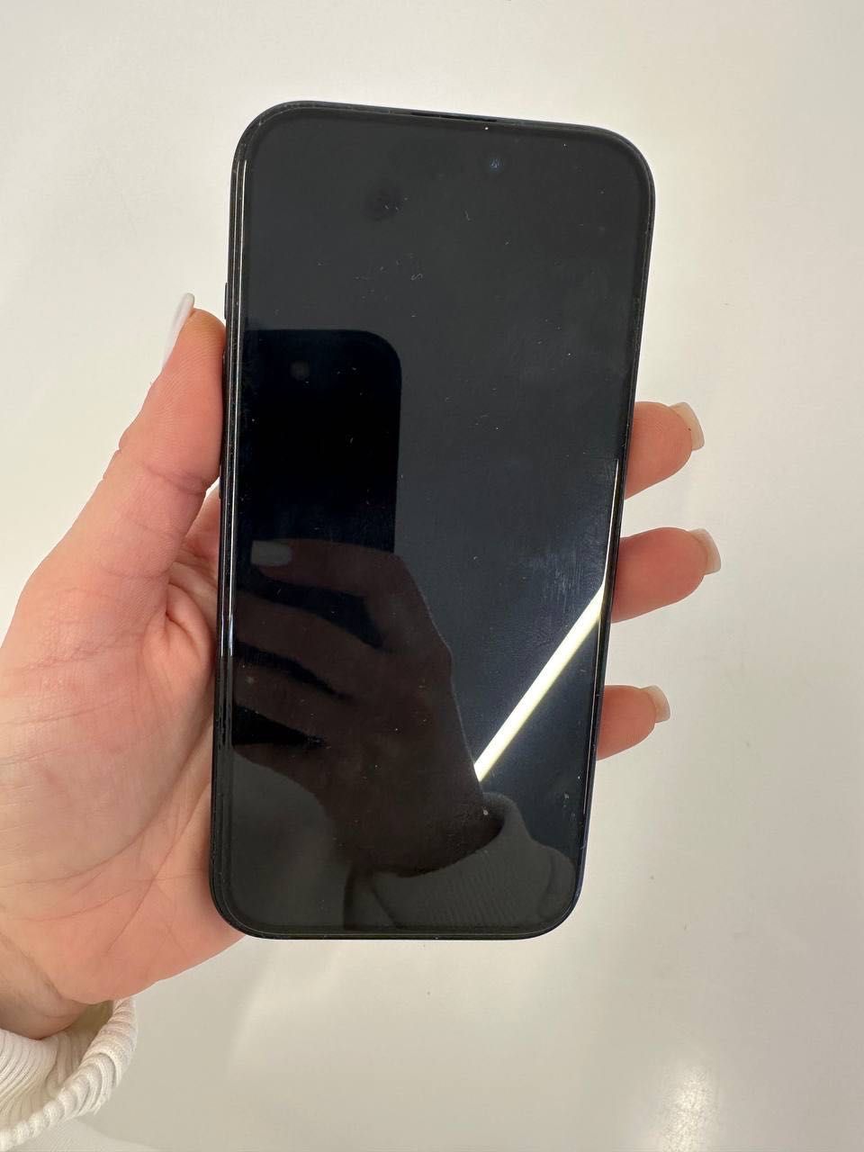 iPhone 15 Pro в идеальном состоянии