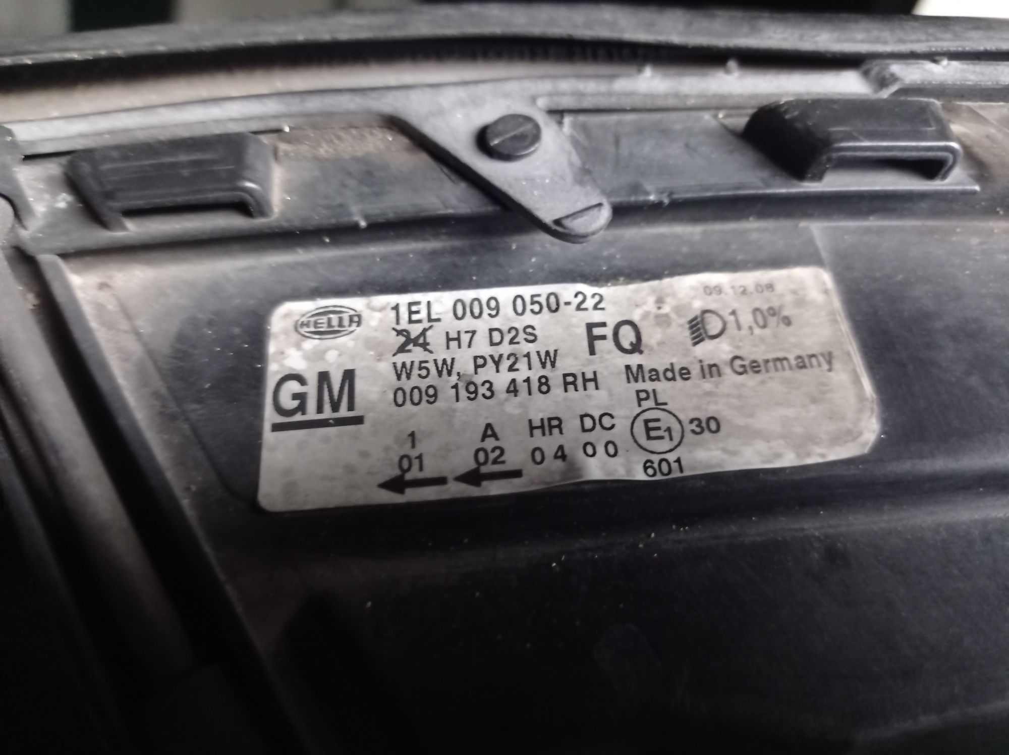 Faróis Opel Omega