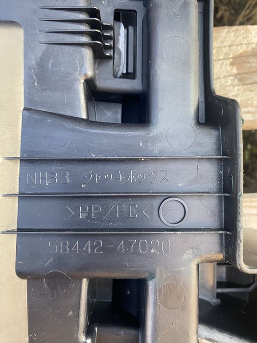 Домкрат toyota prius 30,2012-2015рік,58442-47020