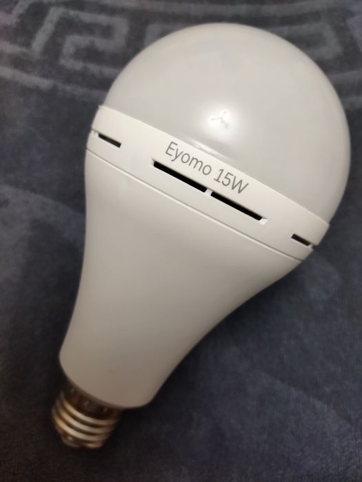 Лампа с аккумулятором.