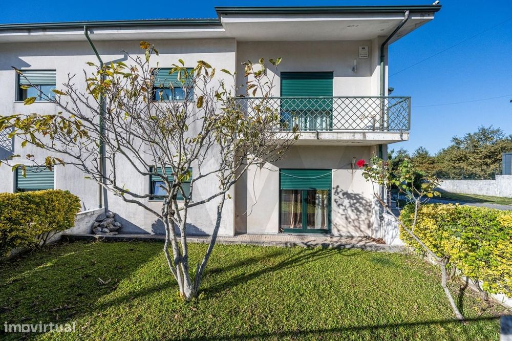 Andar Moradia T3 com garagem fechada e jardim Monte Córdova Santo Tirs