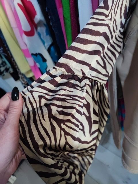 koszula na duży biust bufiaste rękawy zebra print fango taupe