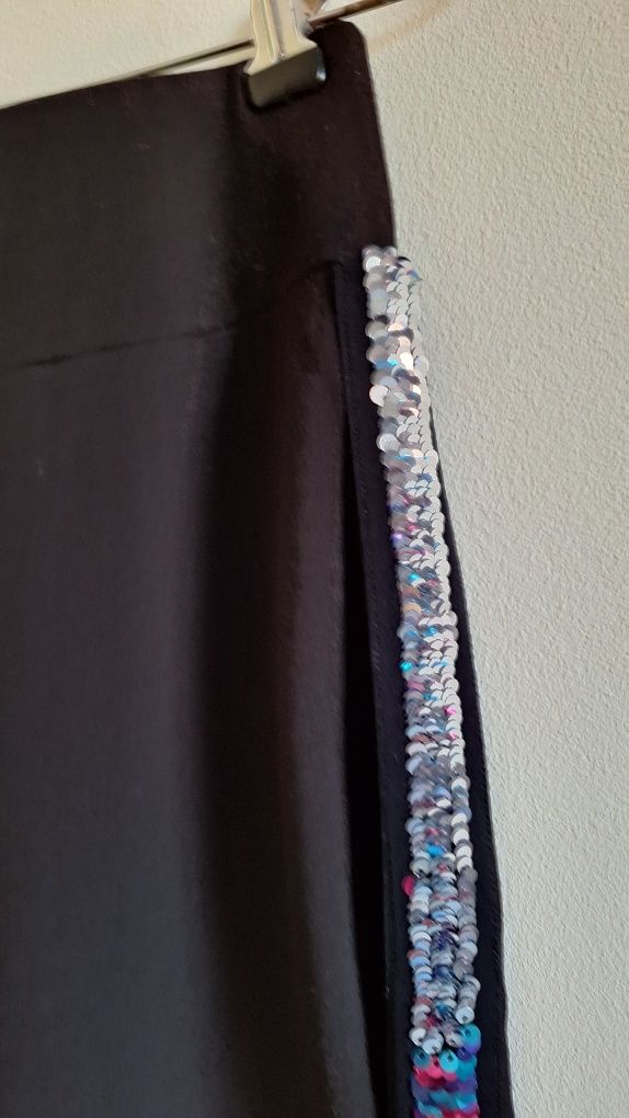 Leggins Calzedonia M

Justo mas elásticos 

Tamanho M

Com tiras de la