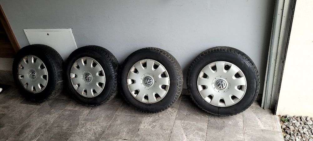 Komplet felg z oponami zimowymi audi,vw,touran,golf,passat 5x112 et47