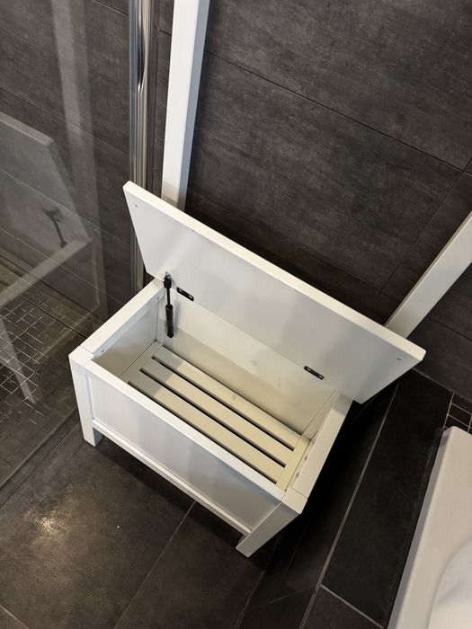 Zestaw szafek lazienkowych z umywalkami