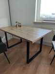 solidny stół w stylu loft