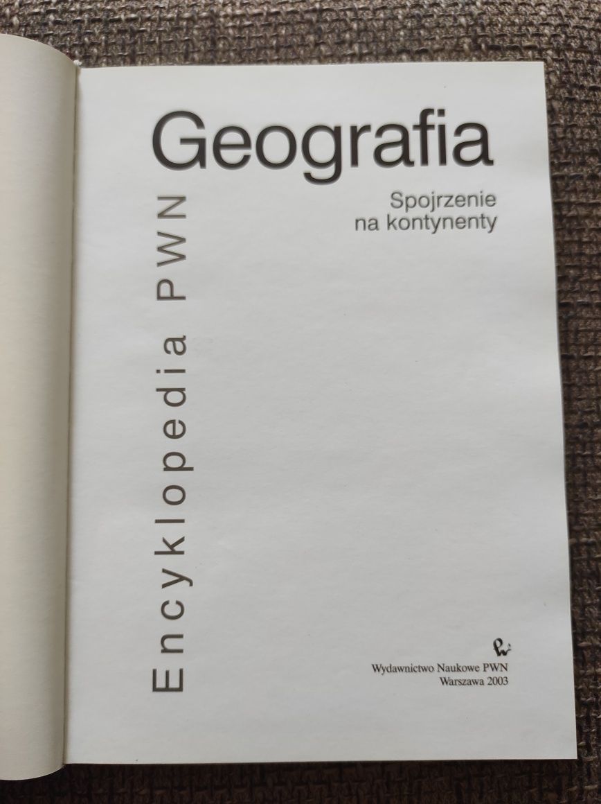 Geografia. Encyklopedia PWN. Spojrzenie na kontynenty.