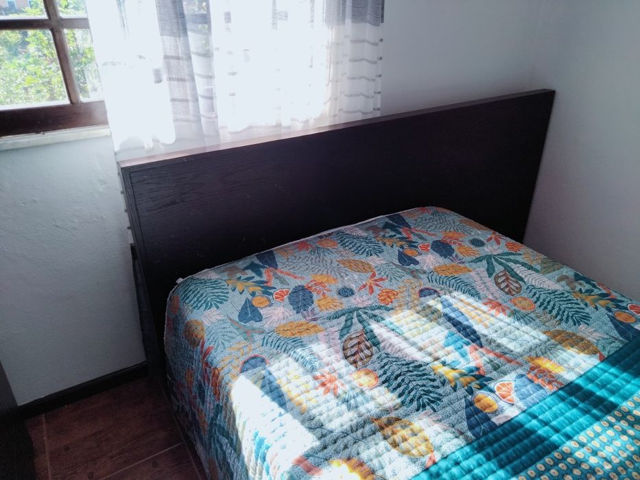 Cama (220x135) com colchão e estrado