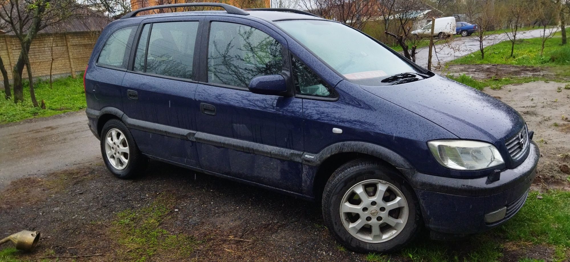 Продам свой Opel Zafira A Зафира 2002, 1.6 бенз, торг