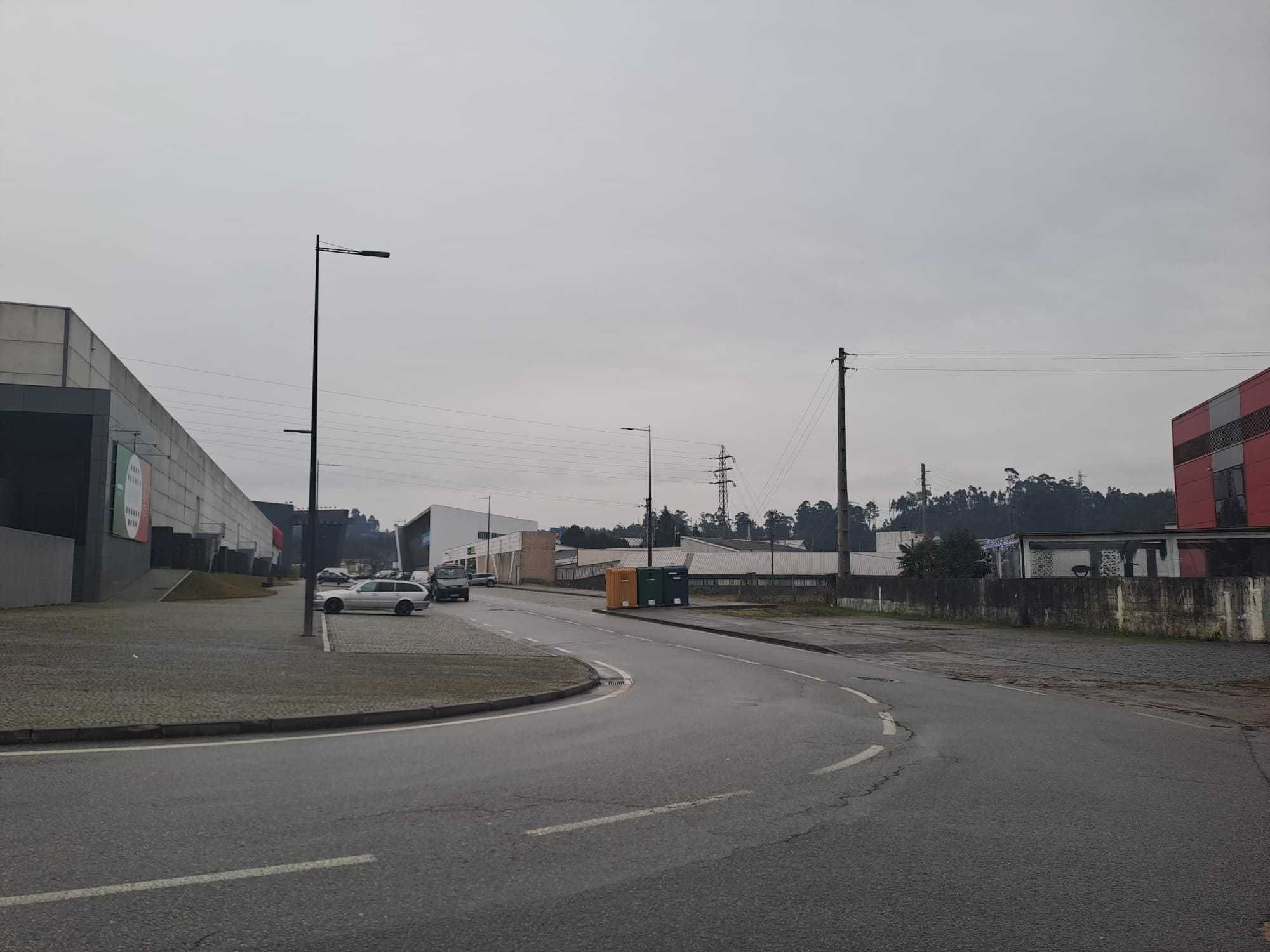 Terreno ind. junto ao Shopping Ferrara Plaza em Paços de Ferreira