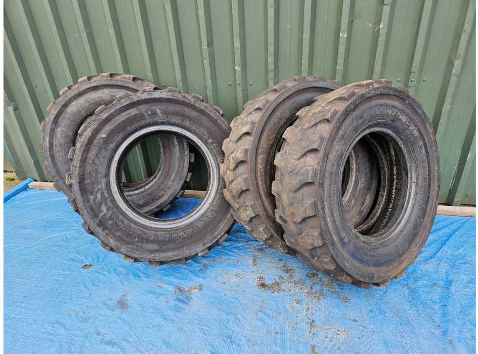 Opony Liebherr 290/90 - R 20 Em-22 290/90-20 Komplet Excavator Opona