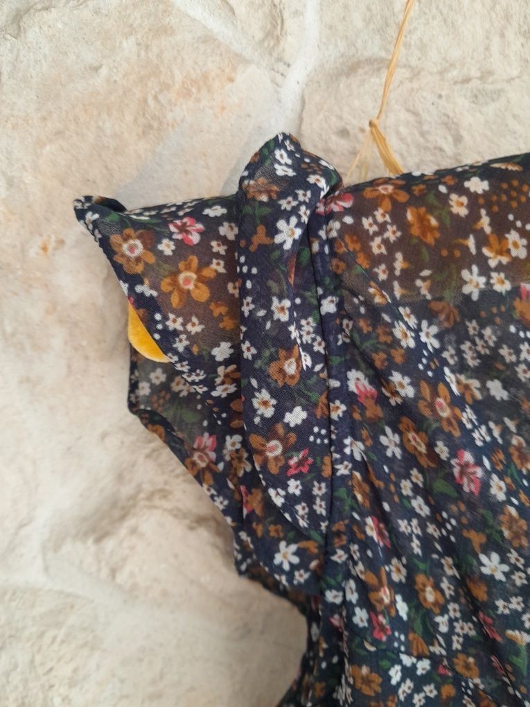 Blusa  florida, Zara . Tamanho M