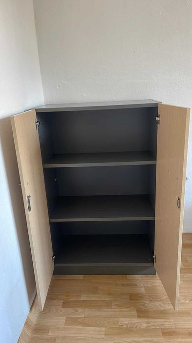 Drewniana szafa stojąca zamykana na klucz 80x44 cm, wys. 1,26 m