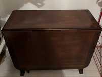Mesa de sala de abas com gavetas