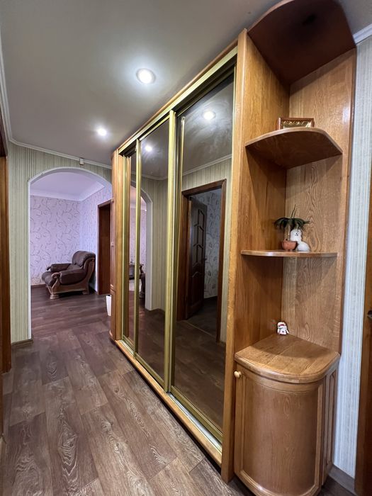 Продаж 3-кімнатної Центр, ремонт, 67м2, покращений план