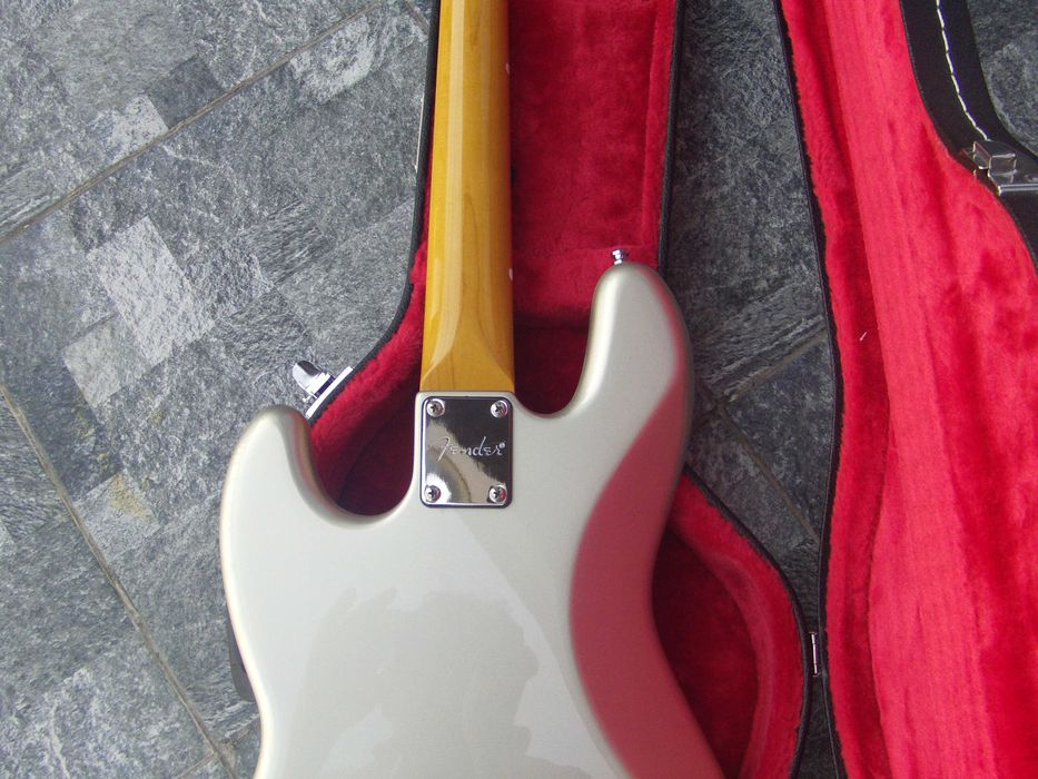 Gitara  basowa Squier  Fennder Jazz Bass