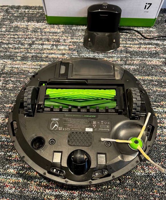 Roomba Robot Vacuum i7158 - AS NEW