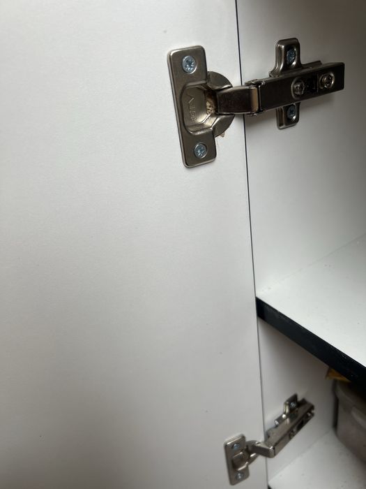 Тумбочка біла з чорним