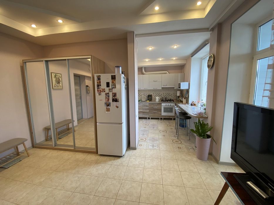 Продам 2-х комнатная сталинка Холодная гора