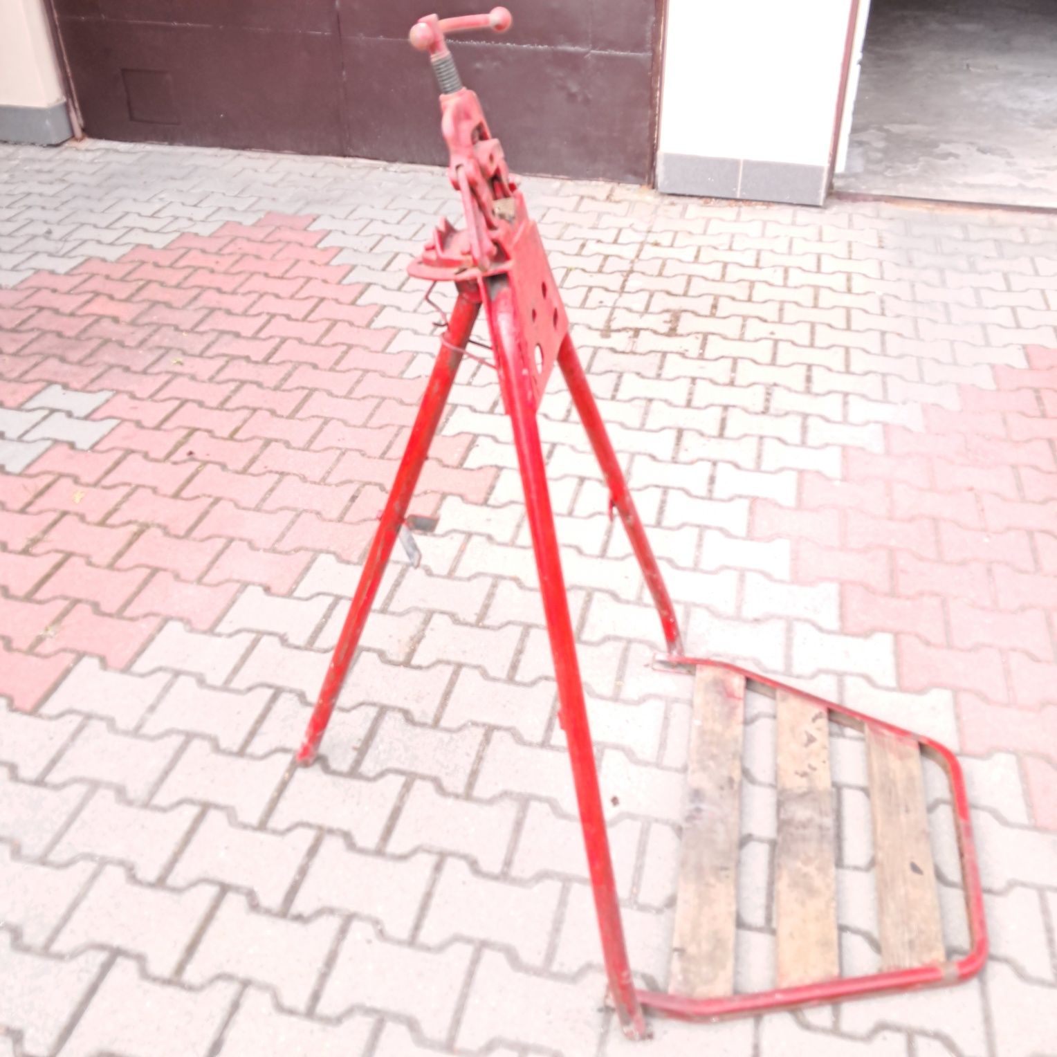 Uchwyt do rur dla instalatorów