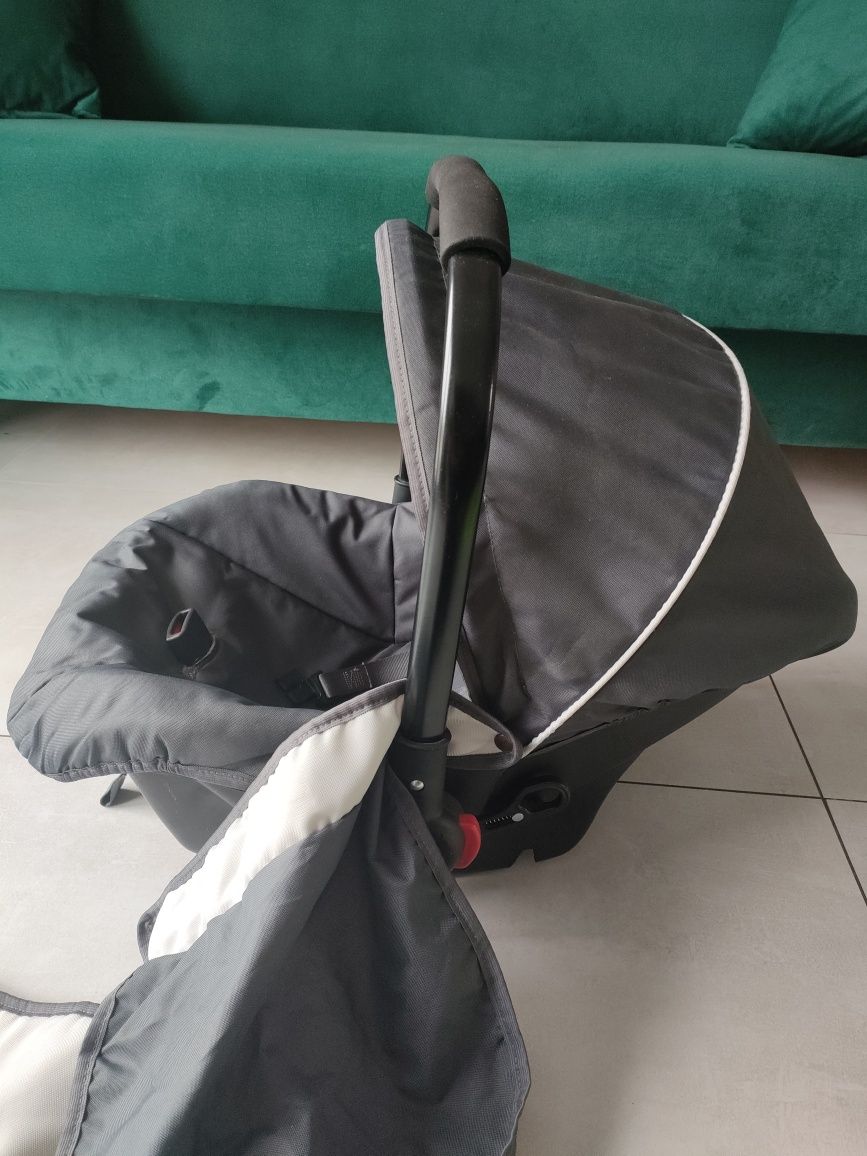 Nosidełko niemowlęce samochodowe fotelik samochodowy stan idealny
