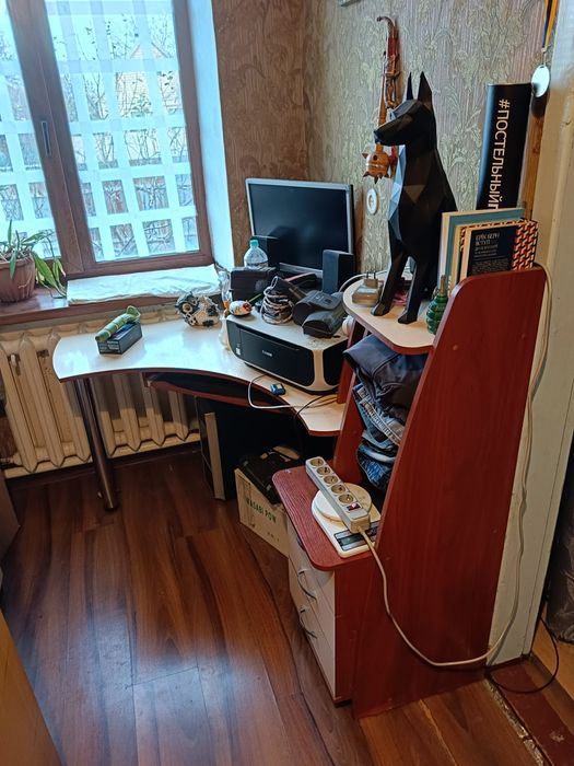 Комп'ютерний угловий стіл