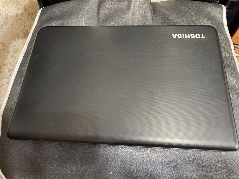 ПРОДАЮ: Ноутбук - Toshiba / AMD A6, 4 ядра - НА ЗАПЧАСТИНИ