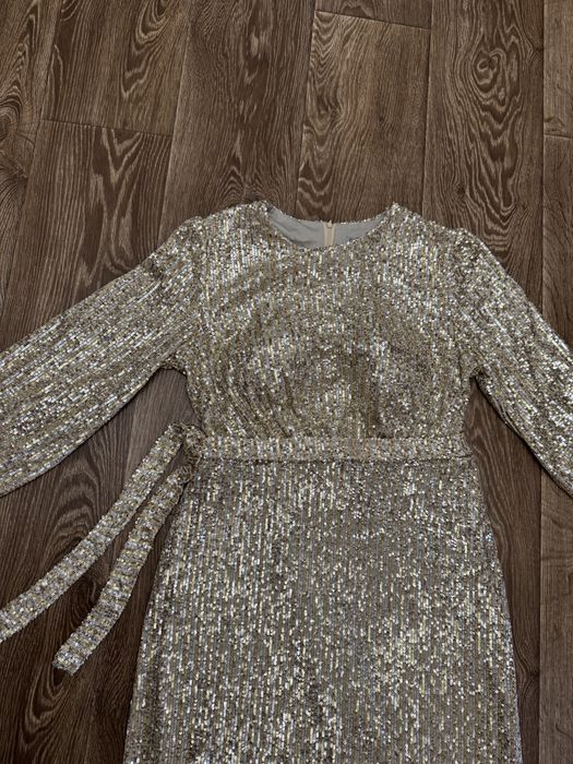 Платье в пол золотое обшитое пайетками