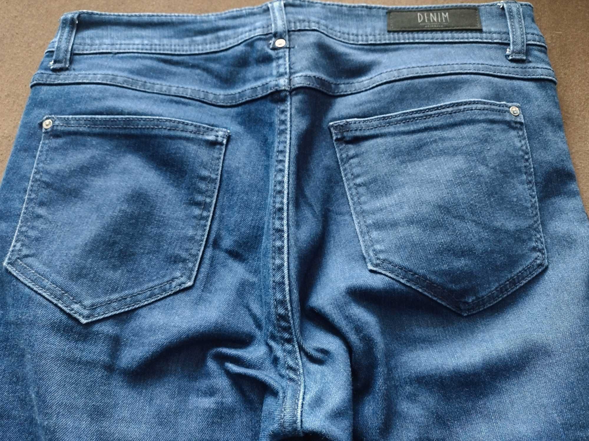 Spodnie jeansowe RESERVED damskie r. 38 - jak nowe