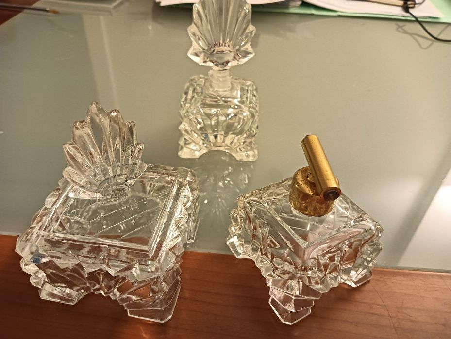 conjunto de 3 frascos de perfume e caixa muito antigos	Vintage*