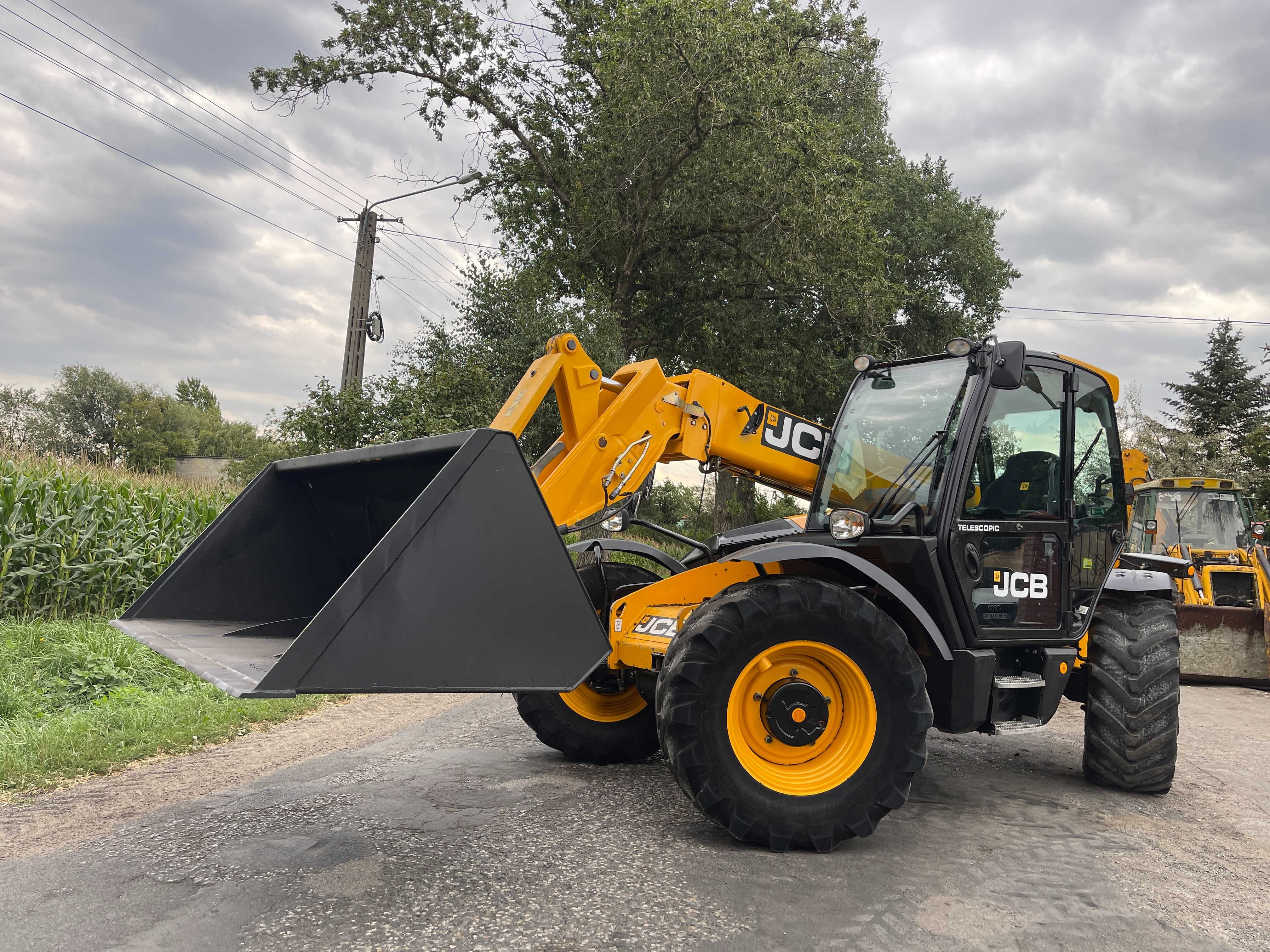 Ładowarka teleskopowa Jcb 531-70 AGRI_2015 ROK_Bardzo ładna_7 Metrów