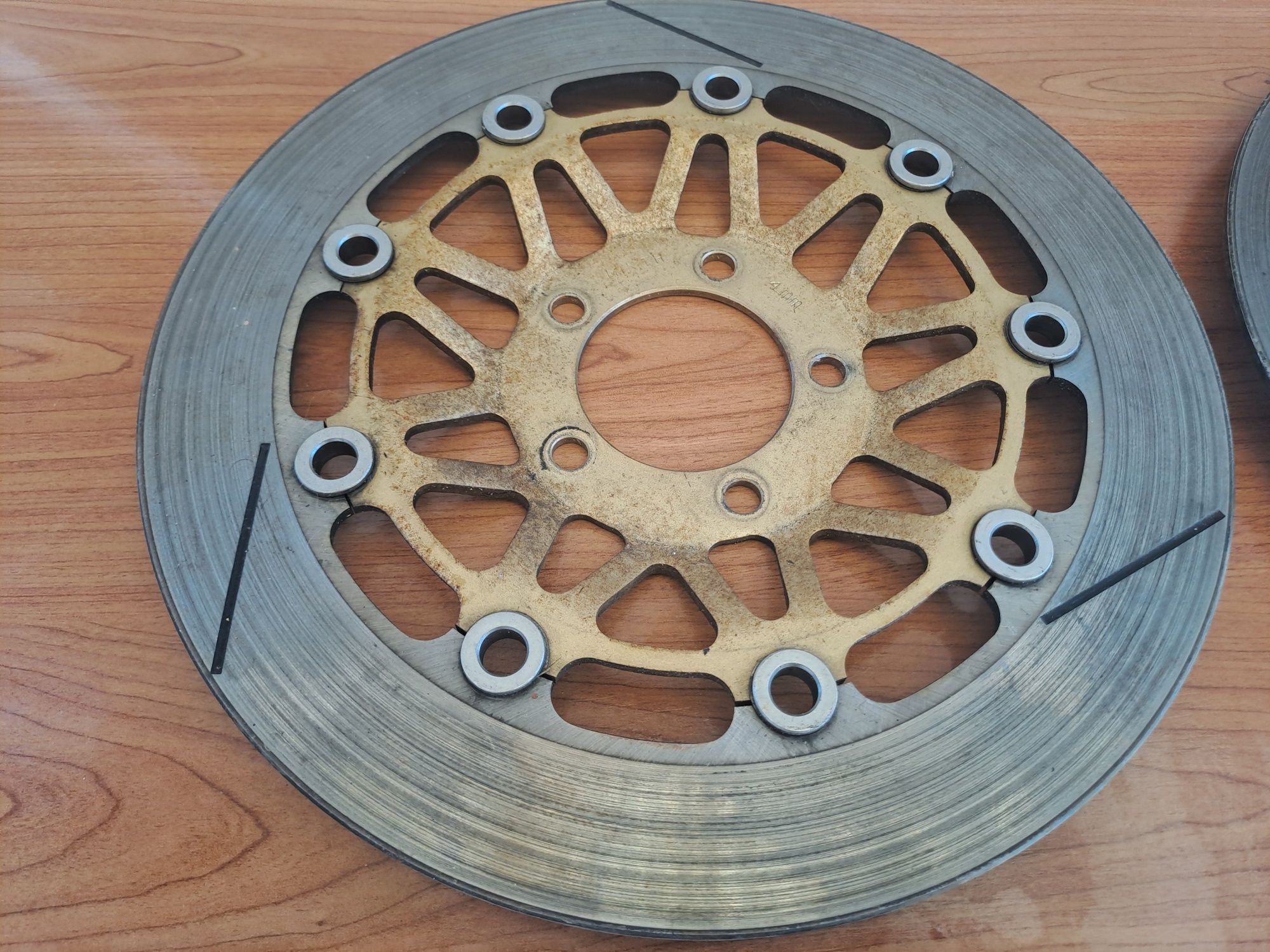 Discos frontais de uma Suzuki RGV250 VJ22