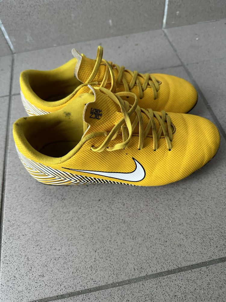 Buty Korki piłkarskie Nike Neymar EU 35 cm 22 us 3Y
