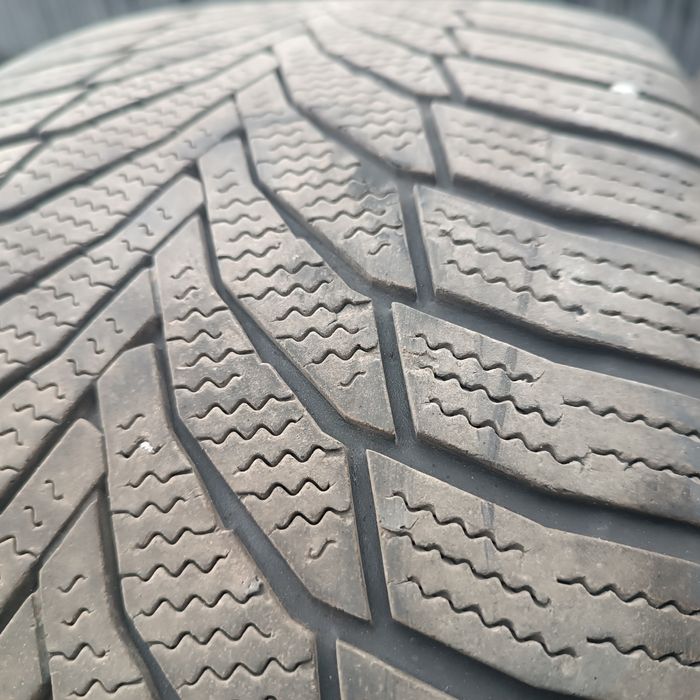 Шини Зима Nexen 245 45 r18