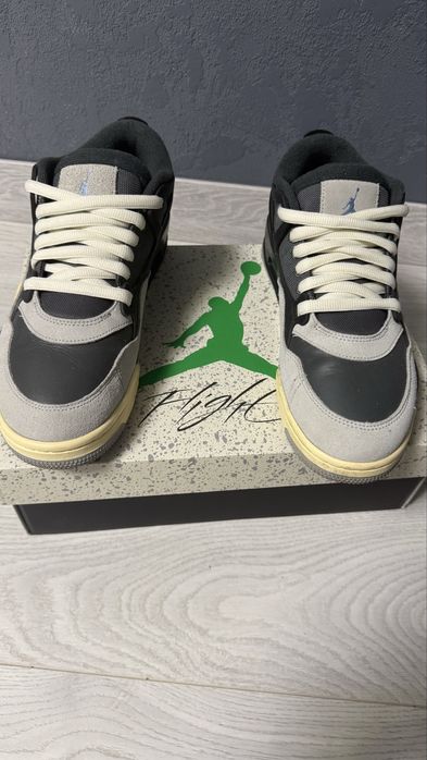 Air Jordan 4 RM.