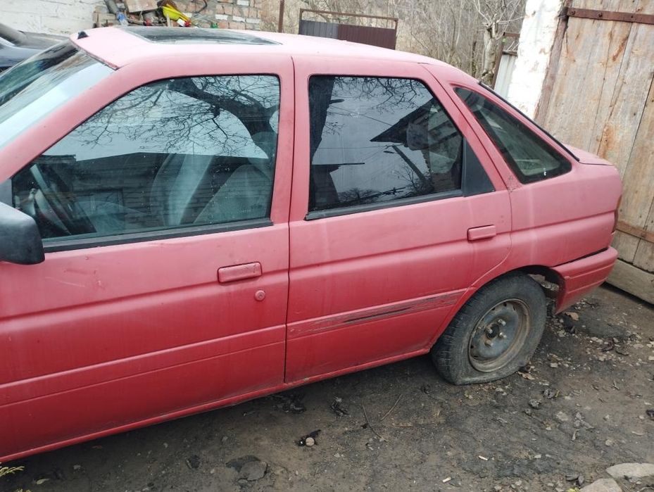 Форд ескорт 1.4 5ст