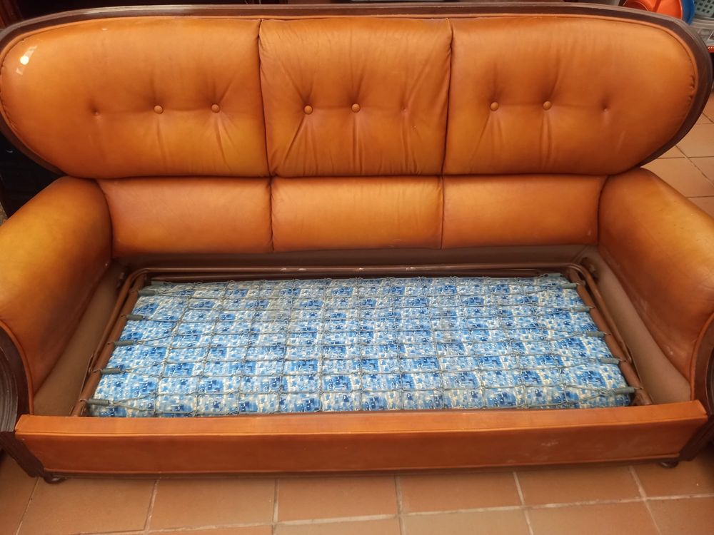 Sofa de pele com cama