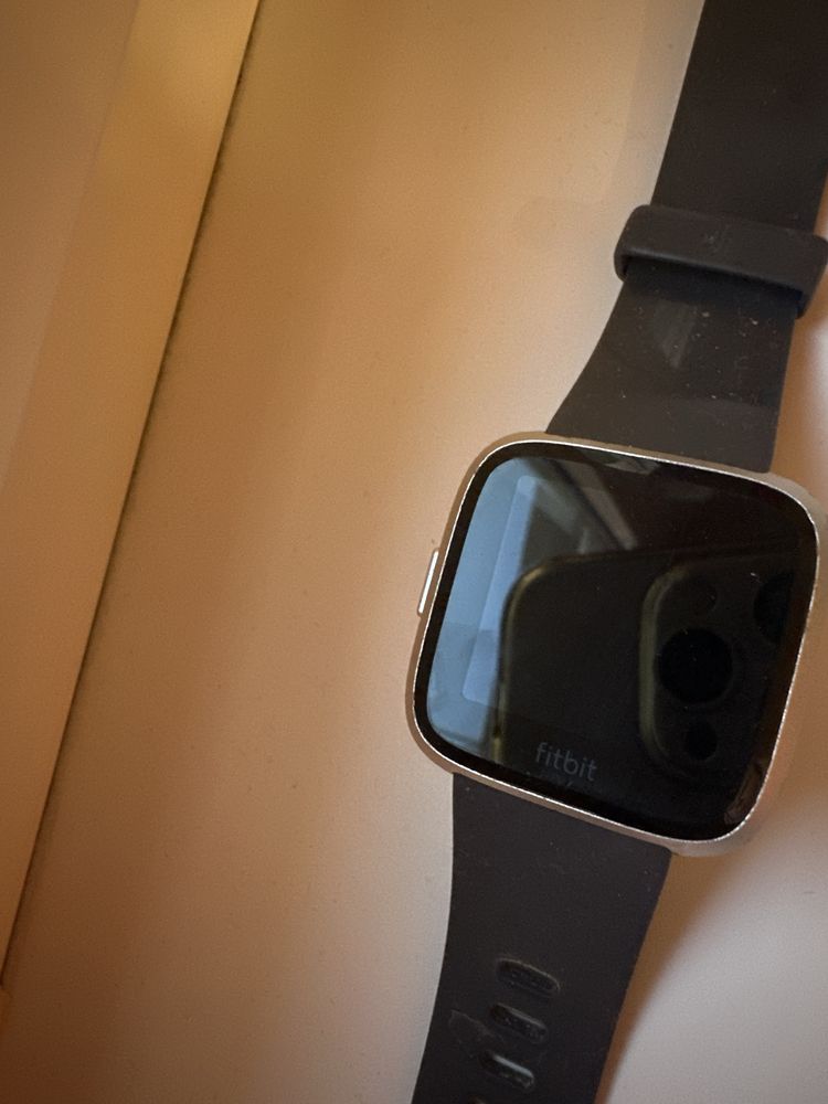 Fitbit zegarek smartwatch