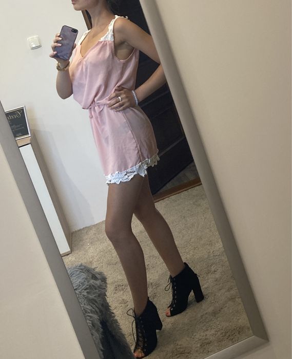 Sukienka na ramiączkach koronka