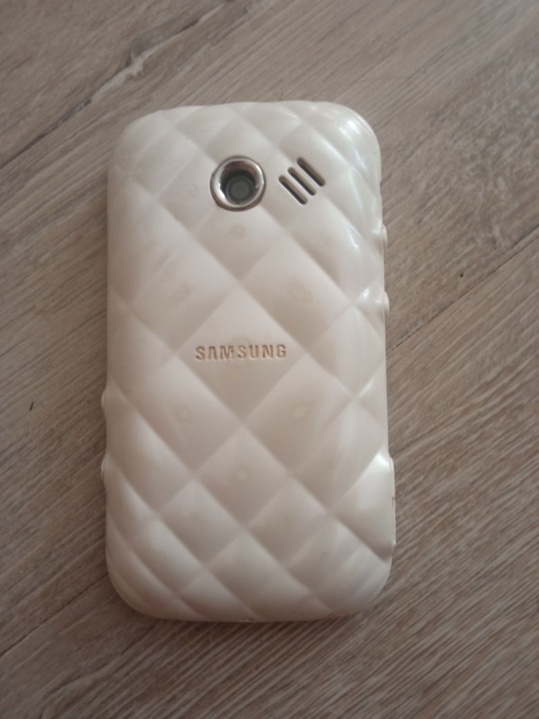 Samsung telefon komórkowy.