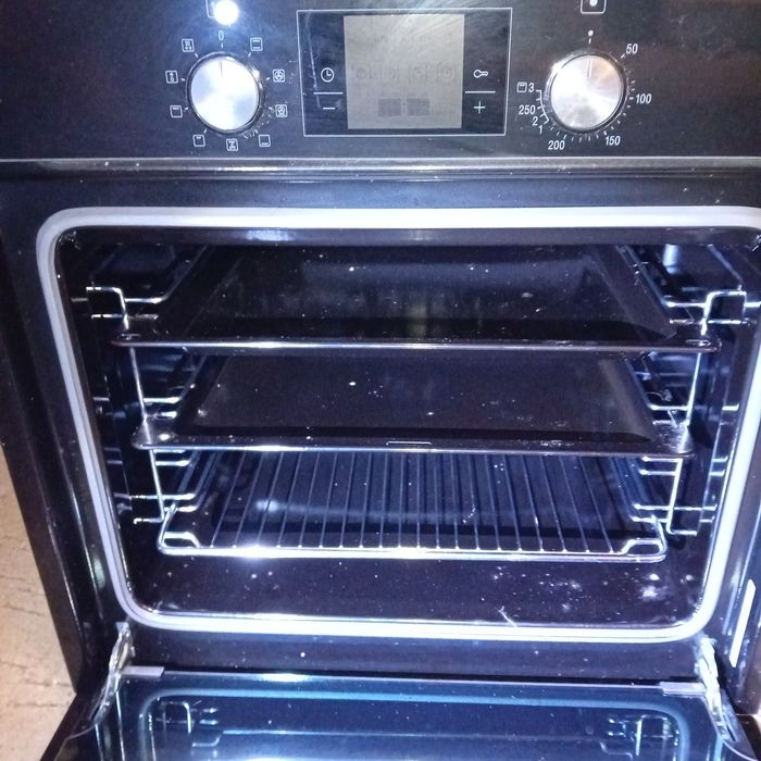 Духовой шкаф BOSCH HBN551S1Q