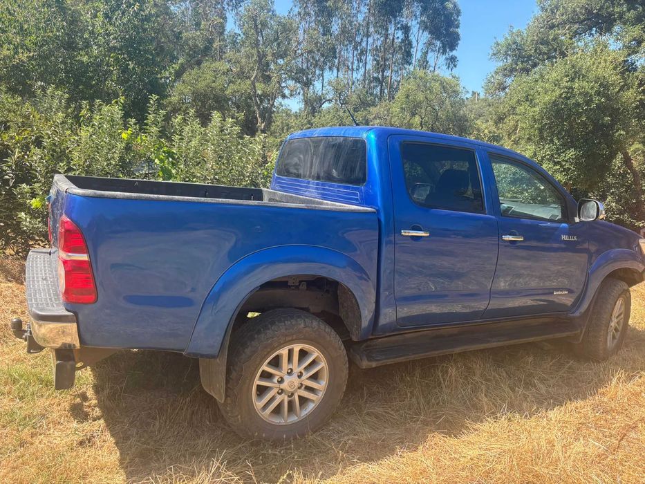 Toyota Hilux  Invincible 2.4 D-4D 4WD.  Double Cab Pick Up Truck