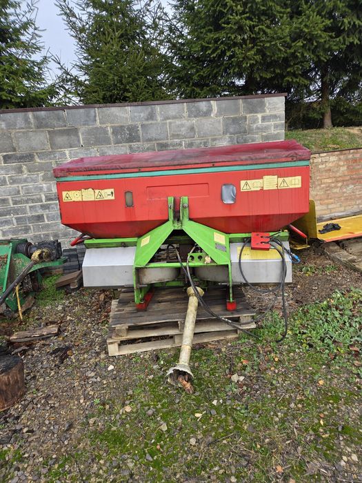 Roziewacz  nawozu unia mx premium