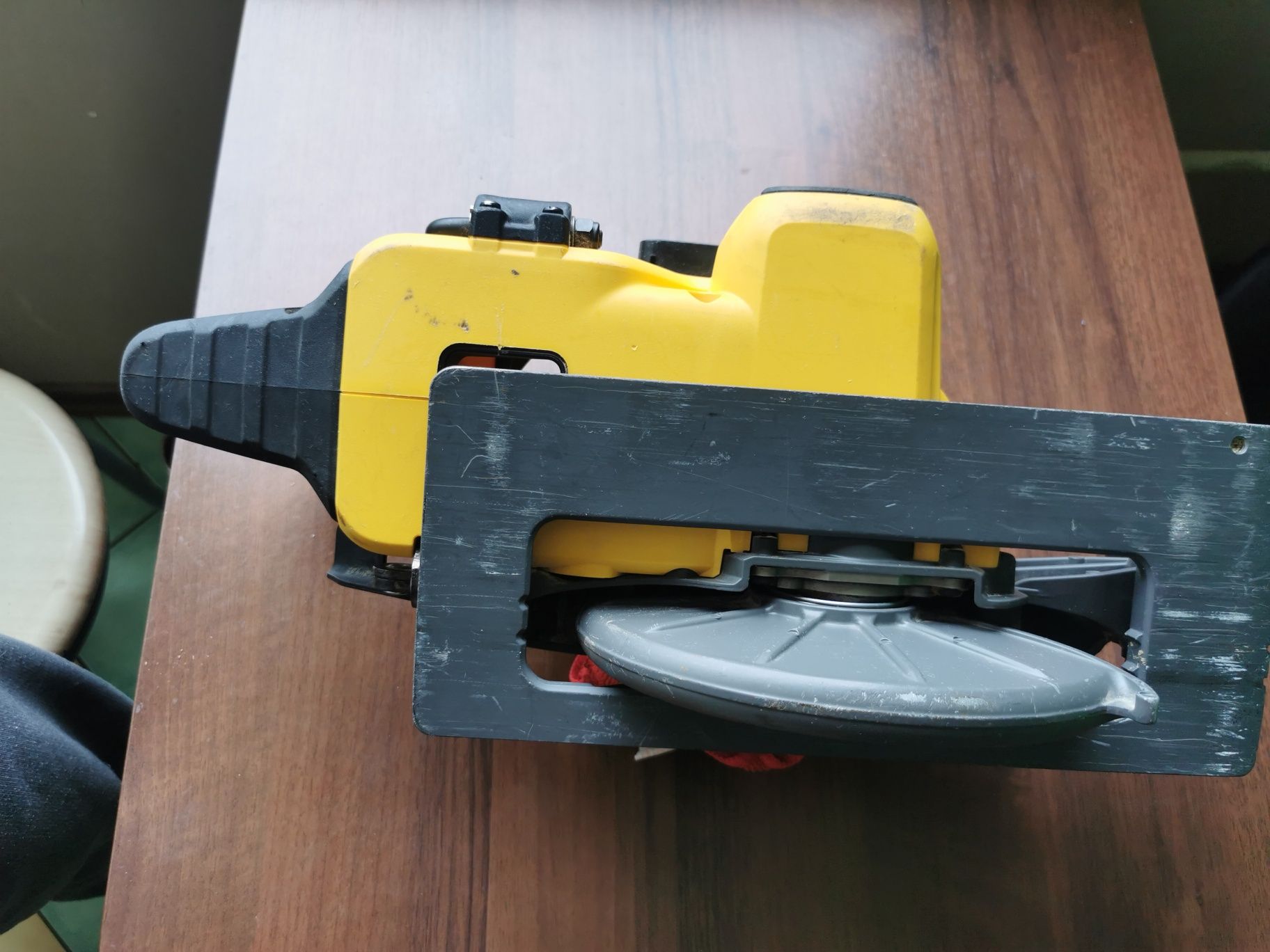 Pilarka DEWALT DCS 577, 54 V