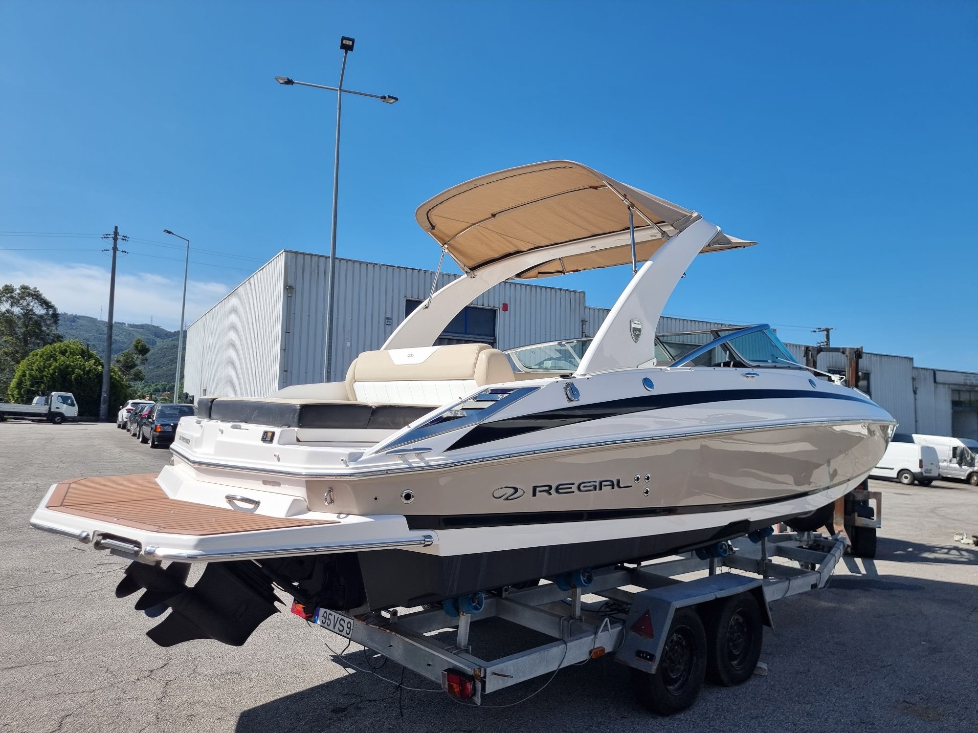 Regal 27 fasdeck