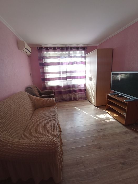 Оболонь , 2-кім. вул Героїв Азова,7 погодинно 600, подобово