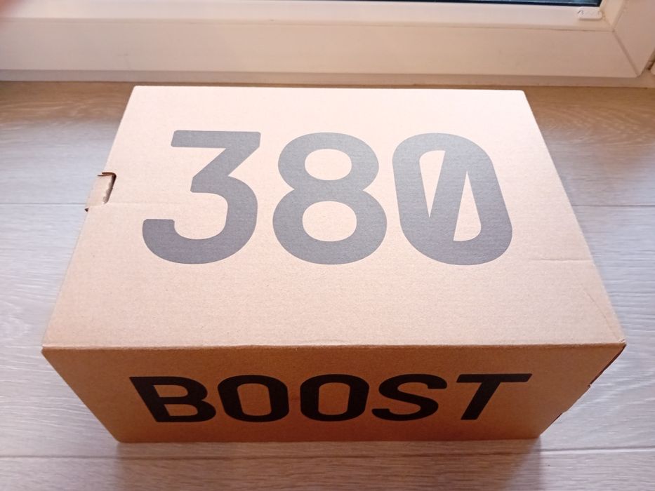 Pudełko po butach Adidas Yeezy Boost 380 BDB 38